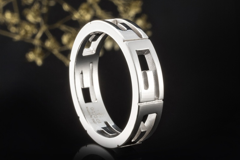 Gucci Ring Bandring mit Gucci Logo rundum Größe 53 in 750er Weißgold 