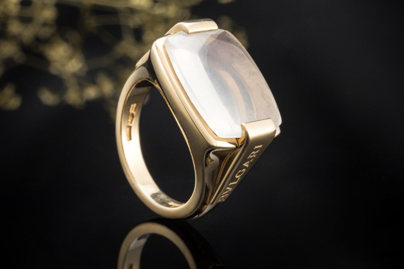 BVLGARI Ring Facettierter Rosenquarz Massive Arbeit in 750er Gelbgold 