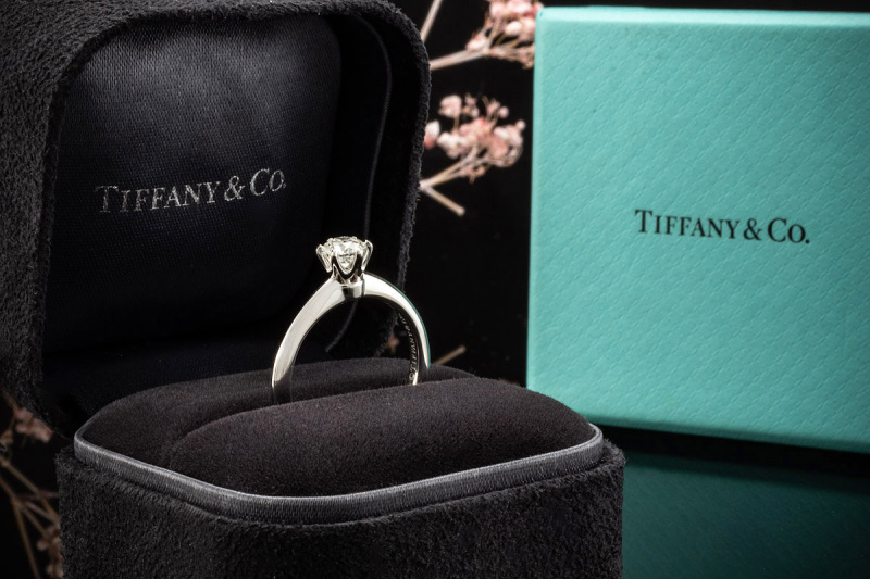 Tiffany & Co Solitär Ring Setting mit Diamant Brillant 0,41 Ct in Platin 