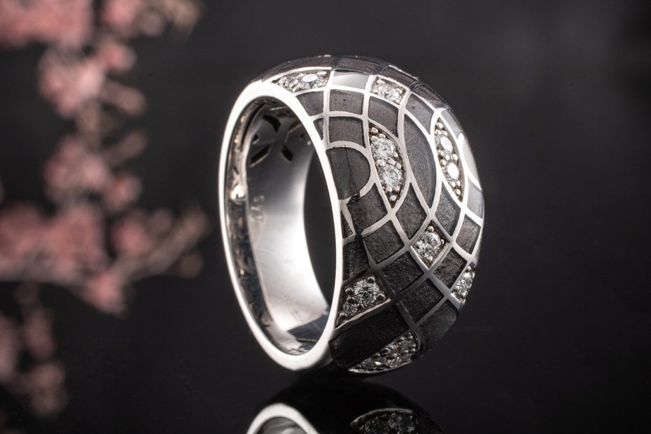 Leo Wittwer Ring mit Emaille Grau und Diamanten Brillanten Weißgold 750 