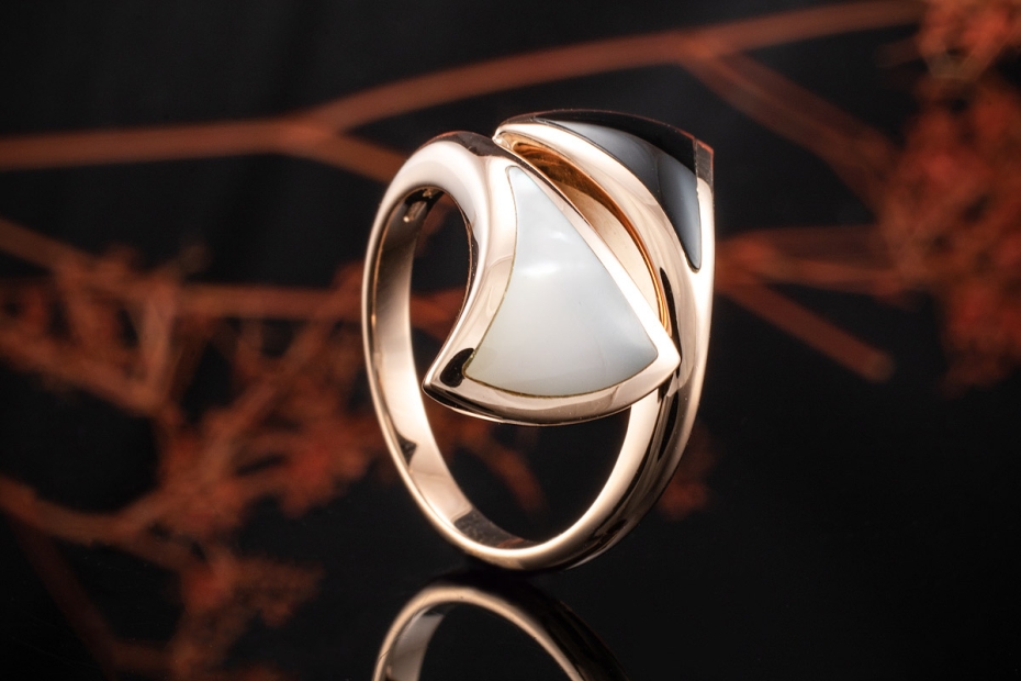 BVLGARI Ring Divas Dream mit Onyx und Perlmutt Rosegold Rotgold Bulgari 