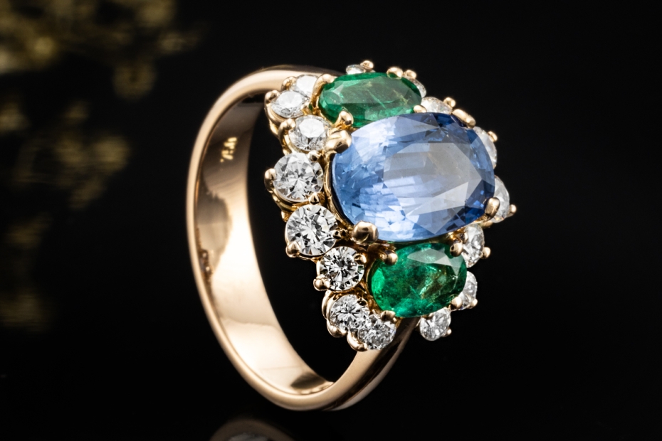 Farbenfroher Cluster Ring mit Saphir Smaragd Diamanten in 750er Roségold 