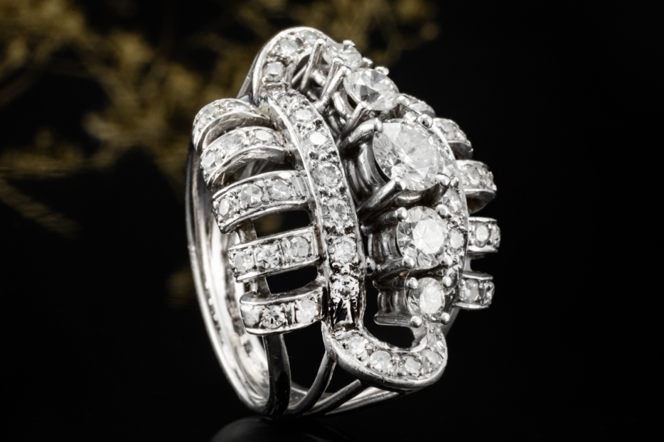 Vintage Cluster Ring mit Diamanten Goldschmiedearbeit in 750er Weißgold 