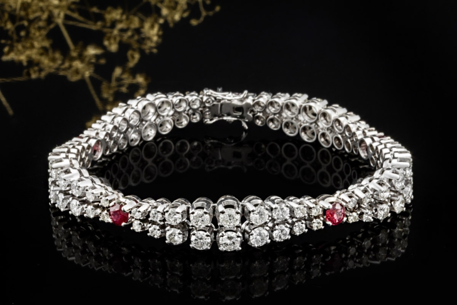 Raffiniertes Vintage Armband 12,5 Ct Rubine und Diamanten 750er Weißgold 