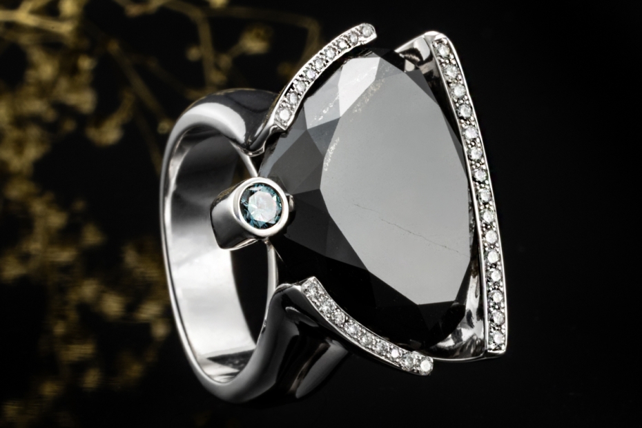 Ring Schwarzer Diamant mit 12 Carat Designer Handarbeit in Weißgold 750 