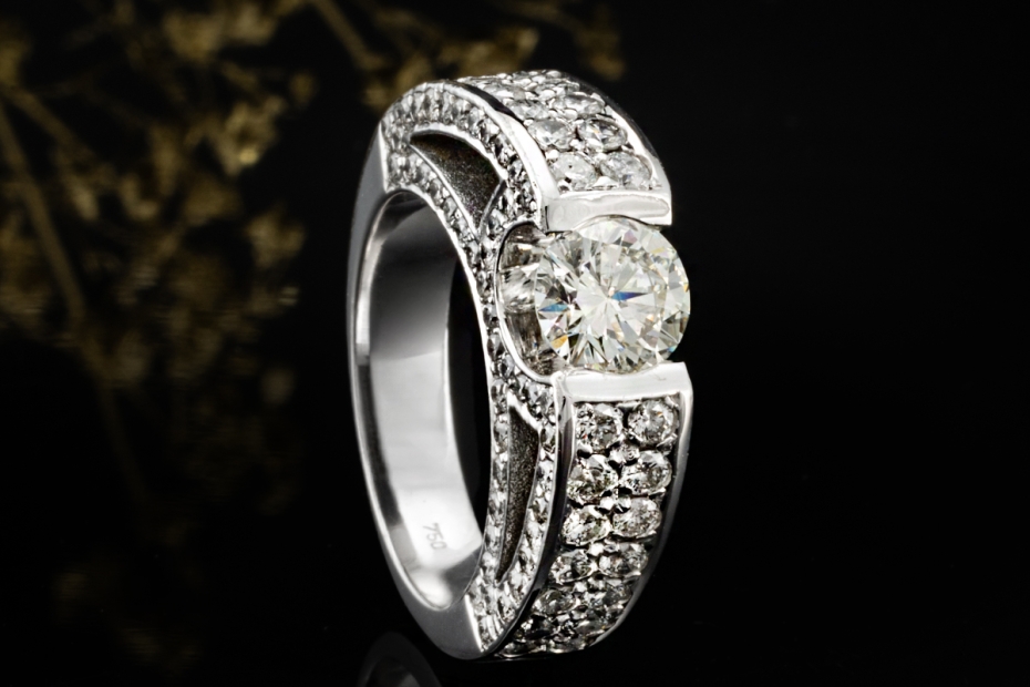Diamant Ring Spannring Einkaräter Asymmetrische massive Weißgold Arbeit 