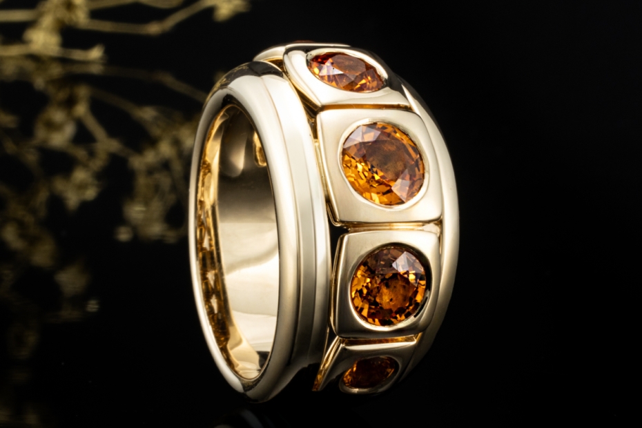 A. Odenwald Ring mit Orange Saphir massiv gefertigt in 750er Gelbgold 