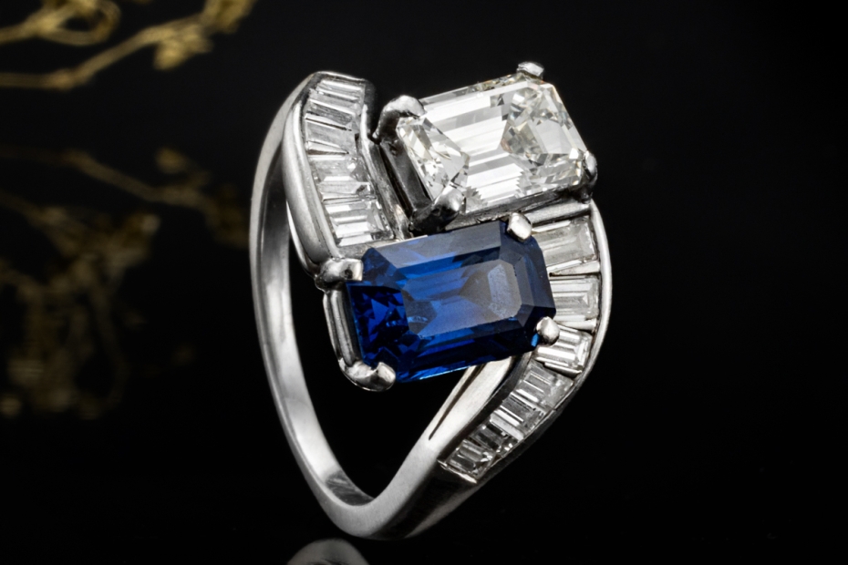 Beeindruckender Ring Blau Weiß mit Saphir und Diamanten in Weißgold 750 