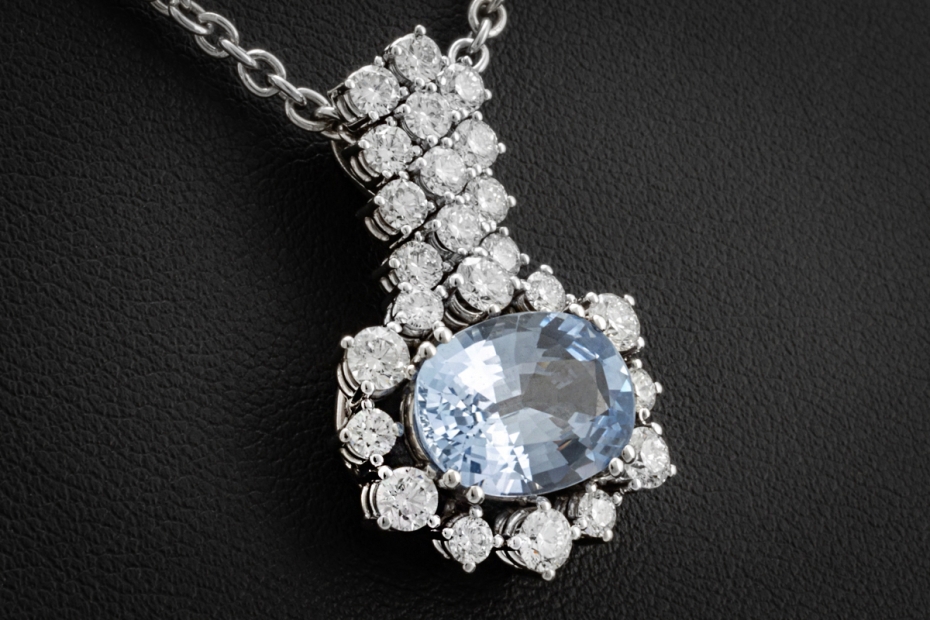 Saphir Anhänger mit Diamanten Bewegliche Handarbeit in 750er Weißgold 