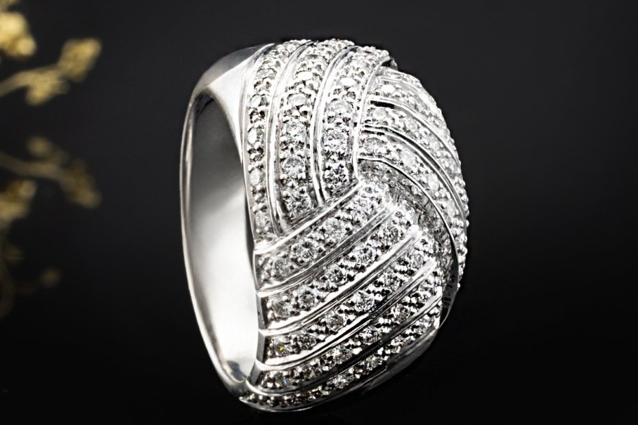 Ring Flechtmotiv Funkelnder Pavé Diamantbesatz in 750er Weißgold Arbeit 