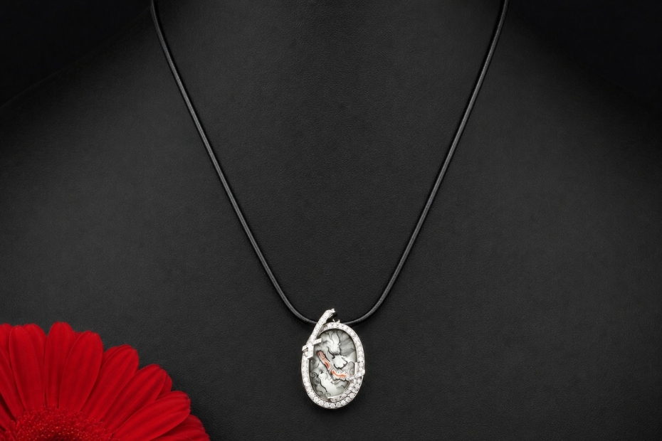 Meissen Collier Mystery Ming Drache Bemaltes Porzellan Weißgold Anhänger 