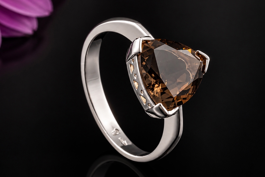 Gress-Rinck Ring Dreickiger Rauchquarz Braun Trillantschliff in Weißgold 