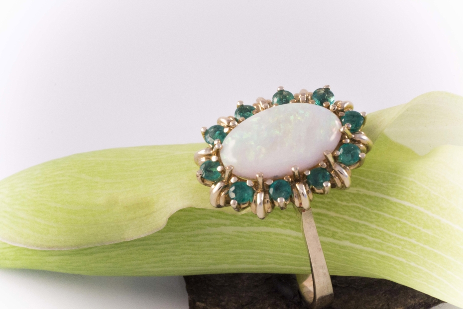 Kreatives Ringdesign Ring mit Opal und Smaragd in 585er Gold 