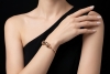 Panthère de Cartier Armreif mit Tsavorit und Onyx klappbar Roségold 750 