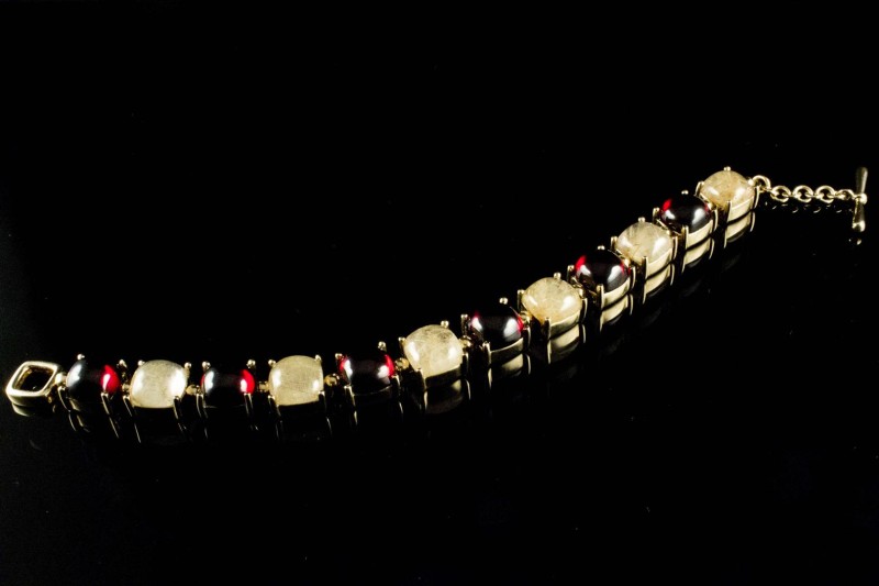 Armband mit 40 Carat Rutil Quarz & Granat Cabochons in 585er Gelbgold 