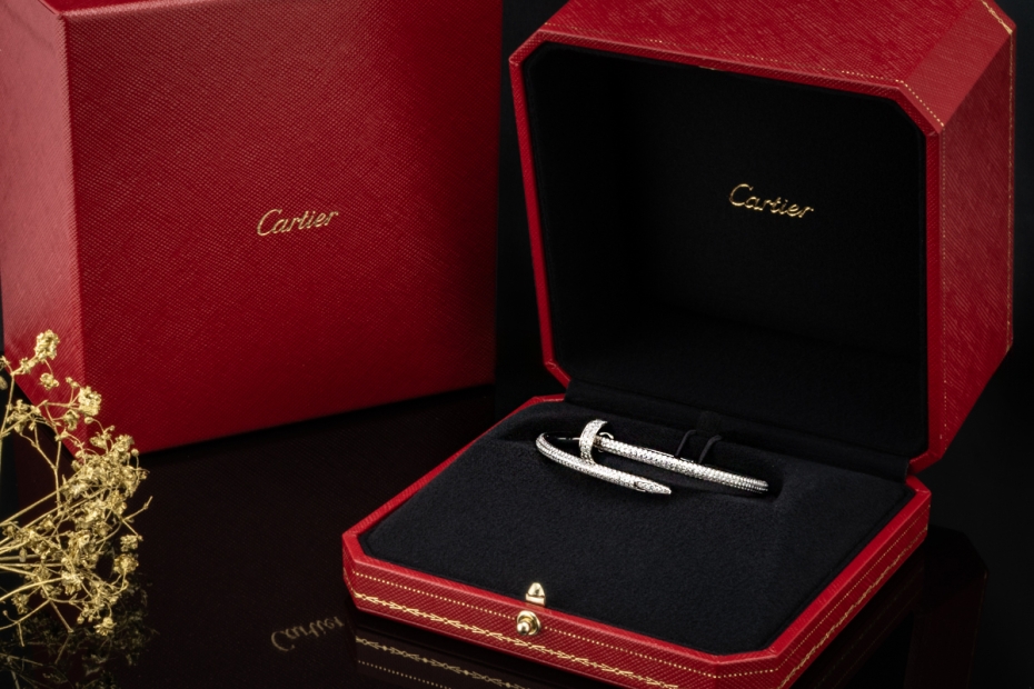Cartier Juste un Clou Armreif mit 374 Diamanten in 750er Weißgold Gr. 16 