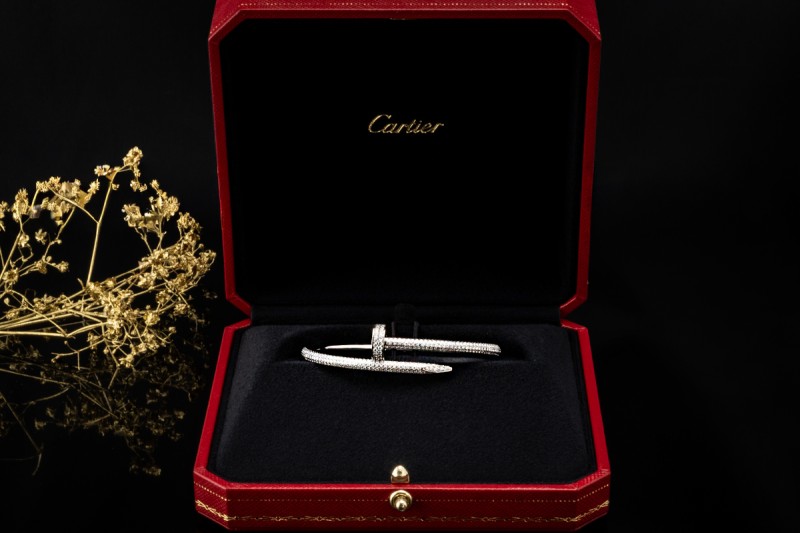 Cartier Juste un Clou Armreif mit 374 Diamanten in 750er Weißgold Gr. 16 