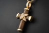 Leo Wittwer Kreuz Anhänger mit Diamanten und Holzarbeit in Roségold 750 