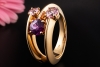 Designer Ring mit 3 violett und rosafarbenen Granaten in 750er Gelbgold 