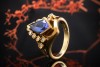 Besonderer Ring mit leuchtendem Tansanit und Top Brillanten in Gold 750 
