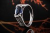 High Jewellery Arbeit Ring intensiver Saphir mit Top Diamanten Weißgold 