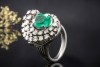 Smaragd Ring mit Diamanten insg. 7,60 Ct. in Weißgold Goldschmiedearbeit 
