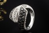 Black and White Ring Crossover mit Diamanten 750er Weißgold Handarbeit 