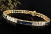 Armband Saphire und Diamanten eckig Tennisarmband Blau Weiß Gelbgold 750 