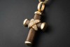 Leo Wittwer Kreuz Anhänger mit Diamanten und Holzarbeit in Roségold 750 