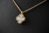 Van Cleef & Arpels Collier Sweet Alhambra mit Perlmutt in 750er Gelbgol 