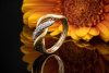 Verschlungener Ring mit VVSI Brillanten Designer Goldschmiedearbeit in 750er Gold Bicolor 