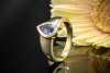 Designer Ring mit 1 Tansanit Tropfenschliff 0,80 Ct. in 585er Gelbgold 