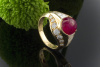 Goldschmiedearbeit Ring mit Rubin Cabochon & Diamanten in 750er Gold 