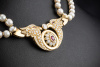 Akoya Perlenkette 2 Adler Collier mit Diamanten und Rubin 750er Gelbgold 