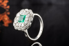 Art deco Ring mit Smaragd im Princess Schliff und Diamanten in Weißgold 