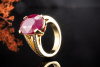 Hans Dieter Krieger Ring mit Traum Rubin und Diamanten in Gelbgold 750 