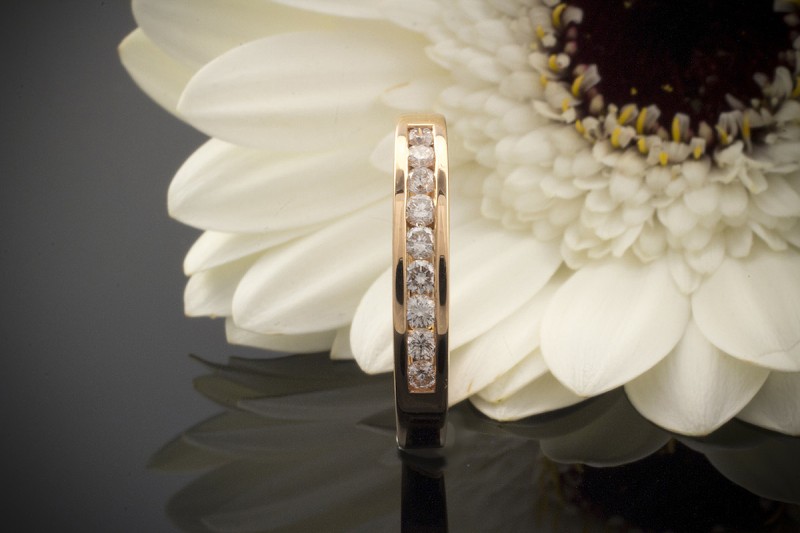 Moderner Brillantring Ring mit 9 Diamanten in 750er Rotgold UVP 1.990,- 