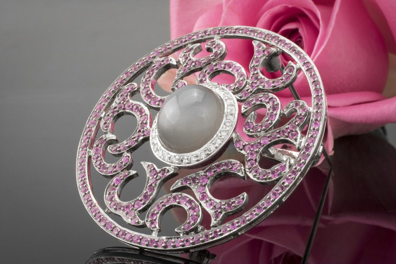 Mondstein Anhänger Brosche mit Pink Saphir und Brillanten in 750er Weißgold 