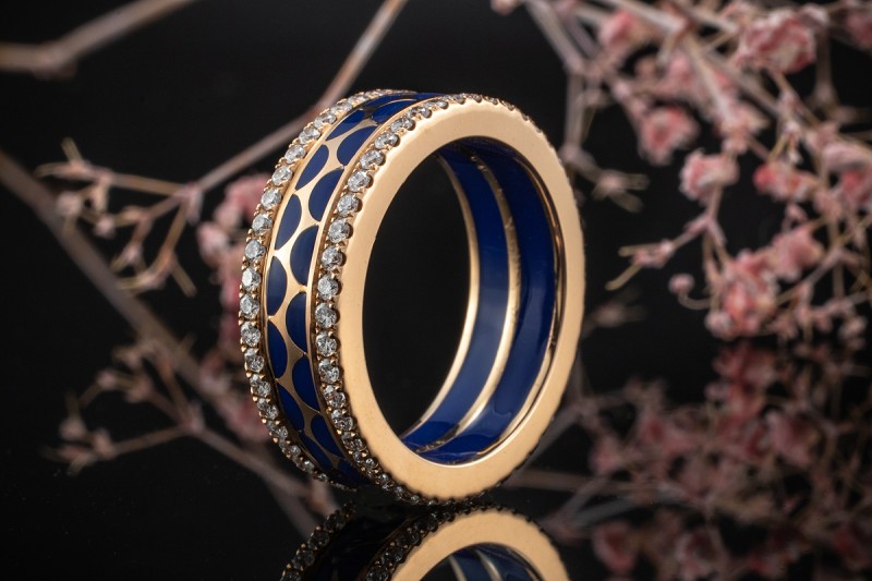 Designer Ring rundum Brillanten Colorit blau wie Emaille in Rotgold 750 