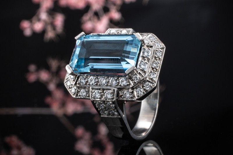 Fabelhafter Weißgold Aquamarin Ring Intensives Blau mit Top Brillanten 