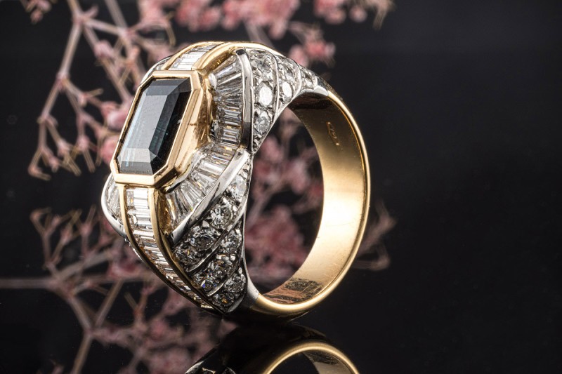 Goldschmiedearbeit Ring Massiv Saphir und Diamanten in Gold und Platin 