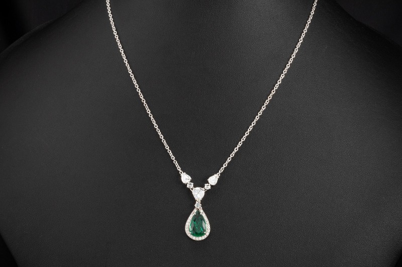 Smaragd Collier Kolumbien Kette Tropfen mit Top Diamanten 585er Weißgold 