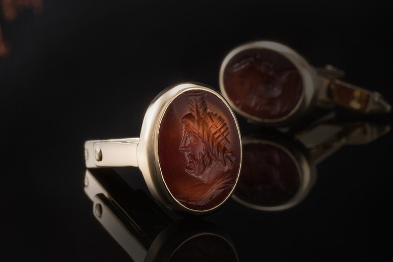 Manschetteknöpfe mit Karneol Intaglio Indianermotive in 750er Gelbgold 
