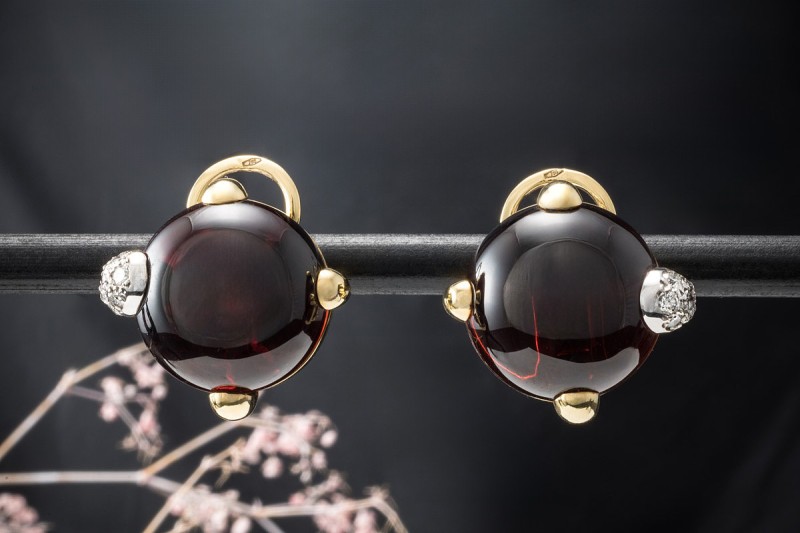 Pomellato Ohrringe Griffe Ohrclips Rund Granat Diamanten 750er Gelbgold 