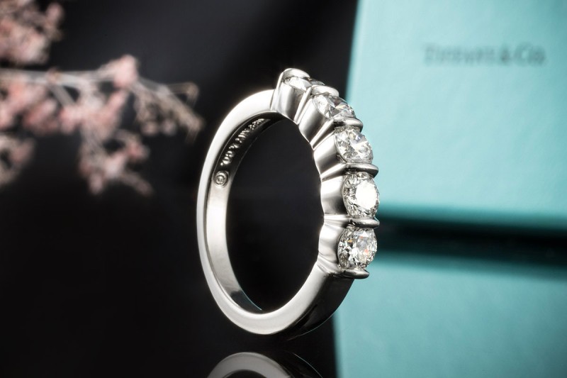 Tiffany & Co. Ring Halbkreis mit 5 großen Top Diamanten in 950er Platin 