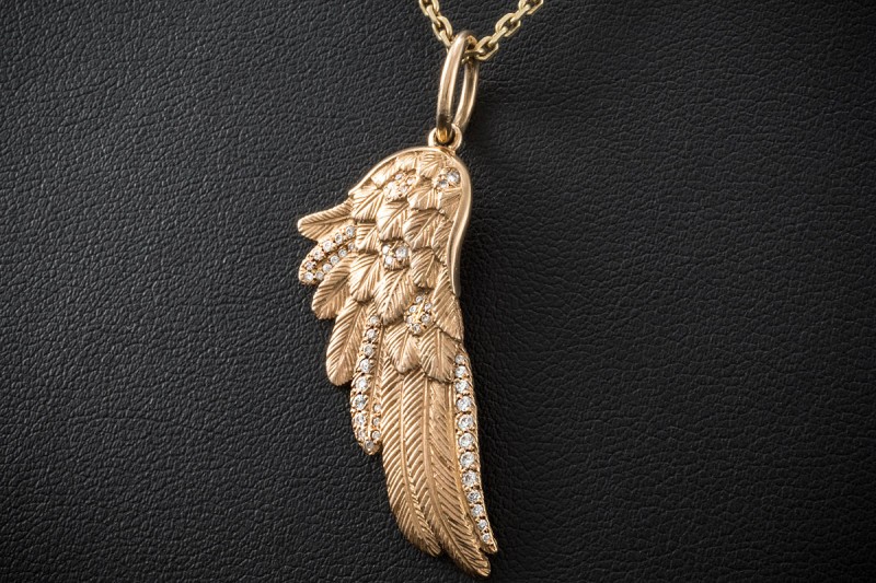 SÉVIGNÉ Flügel Anhänger mit Diamant Federn 37 mm lang in 750er Roségold 