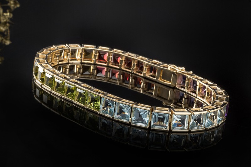 Farbenfrohes Sommer Armband Farbedelsteine eckig Farbverlauf in Gelbgold 