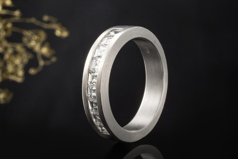 Massiver Platin Ring Bandring 9 Lupenreine Diamanten eckig Carré Schliff 