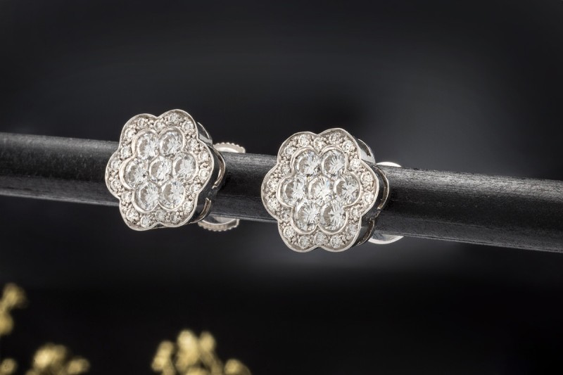 Diamant Ohrringe Ohrstecker mit Brillanten Blütenform in 750er Weißgold 