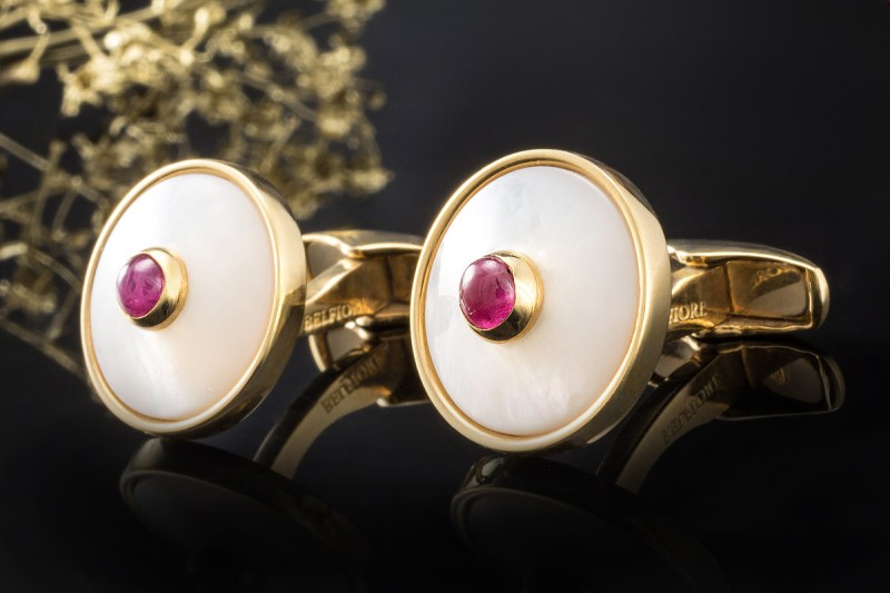Manschettenknöpfe Belfiore Florenz mit Rubin und Perlmutt 750er Gelbgold 